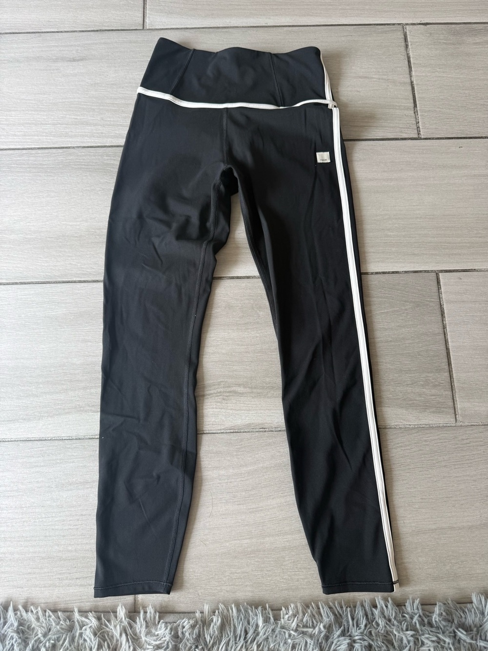 Vuori Daily Track Legging NWOT